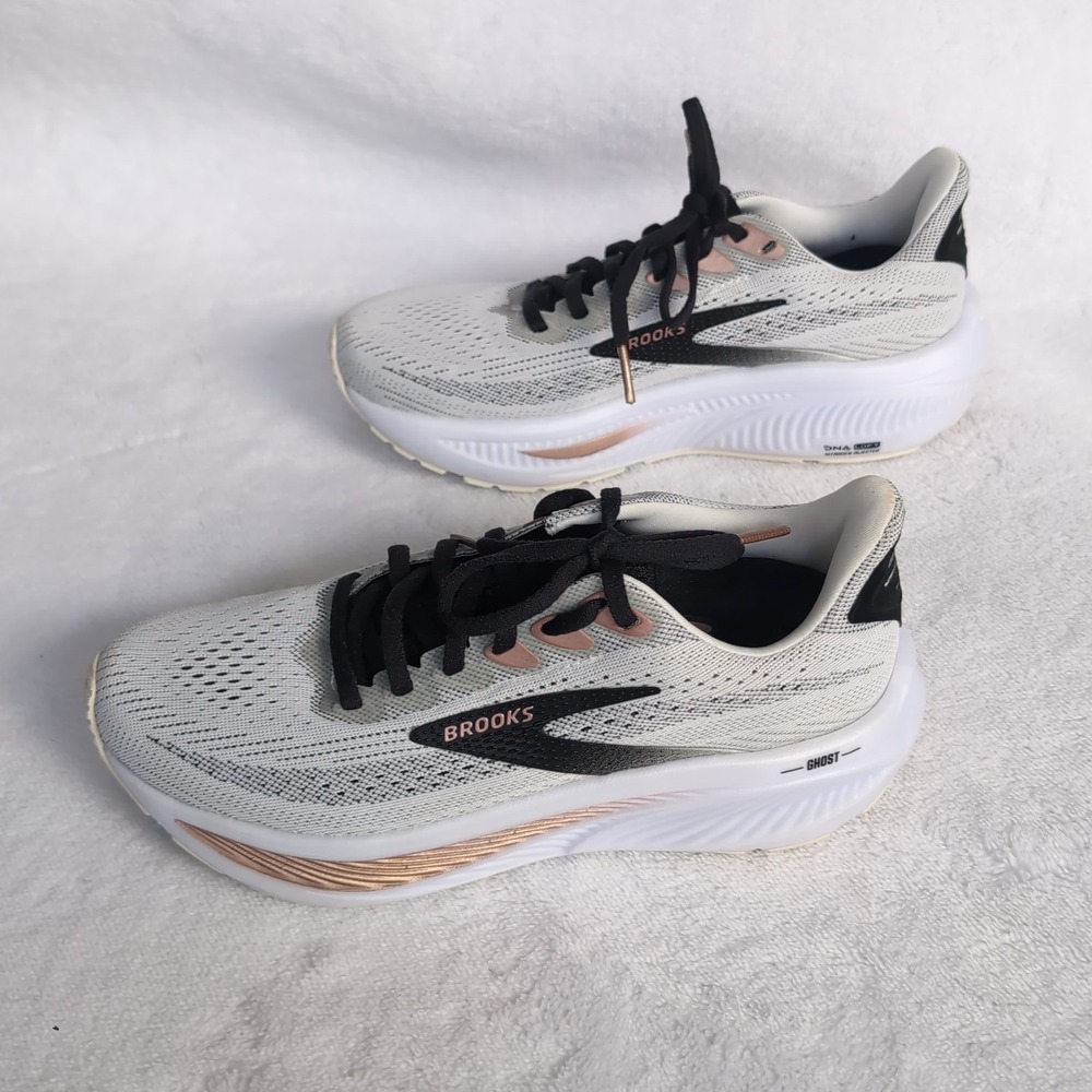 Brooks Ghost Max Running Shoes Womens 6 White Black Copper 1204311B105 Walking